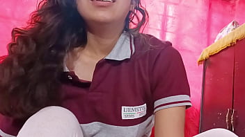 Le Habla Su Madre Mientras Me la Chupa Muy Rico! Chamaca Mexicana Cogiendo Despué_s de la Escuela con su Uniforme Escolar. Sexo Casero